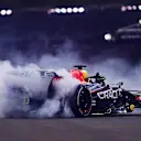 ABU DHABI, UNITED ARAB EMIRATES - NOVEMBER 20: Race winner Max Verstappen of the Netherlands driving the (1) Oracle Red Bull Racing RB18 performs a celebratory donut during the F1 Grand Prix of Abu Dhabi at Yas Marina Circuit on November 20, 2022 in Abu Dhabi, United Arab Emirates. (Photo by Mario Renzi - Formula 1/Formula 1 via Getty Images)