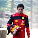 BAKU, AZERBAIJAN - JUNE 12: Carlos Sainz of Spain and Ferrari looks dejected after retiring from the race during the F1 Grand Prix of Azerbaijan at Baku City Circuit on June 12, 2022 in Baku, Azerbaijan. (Photo by Joe Portlock - Formula 1/Formula 1 via Getty Images)