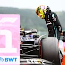 SPA, BELGIUM - AUGUST 27: 7th place qualifier Lewis Hamilton of Great Britain and Mercedes inspects the car of Max Verstappen of the Netherlands and Oracle Red Bull Racing in parc ferme during qualifying ahead of the F1 Grand Prix of Belgium at Circuit de Spa-Francorchamps on August 27, 2022 in Spa, Belgium. (Photo by Mark Thompson/Getty Images)