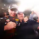 SUZUKA, JAPAN - OCTOBER 09: Race winner and 2022 F1 World Drivers Champion Max Verstappen of Netherlands and Oracle Red Bull Racing celebrates with his team after the F1 Grand Prix of Japan at Suzuka International Racing Course on October 09, 2022 in Suzuka, Japan. (Photo by Mark Thompson/Getty Images )