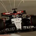 BAHRAIN, BAHRAIN - MARCH 04: Nyck de Vries of Netherlands driving the (21) Scuderia AlphaTauri AT04 on track during qualifying ahead of the F1 Grand Prix of Bahrain at Bahrain International Circuit on March 04, 2023 in Bahrain, Bahrain. (Photo by Lars Baron/Getty Images)