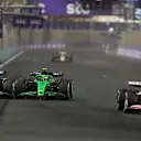 JEDDAH, SAUDI ARABIA - APRIL 20: Liam Lawson of New Zealand driving the (30) Visa Cash App Racing Bulls VCARB 02 leads Gabriel Bortoleto of Brazil driving the (5) Kick Sauber C45 Ferrari and Fernando Alonso of Spain driving the (14) Aston Martin F1 Team AMR25 Mercedes on track during the F1 Grand Prix of Saudi Arabia at Jeddah Corniche Circuit on April 20, 2025 in Jeddah, Saudi Arabia. (Photo by Sam Bloxham/LAT Images)