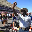 Shaboozey takes a selfie as he soaks up the United States GP grid