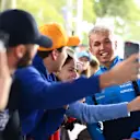 MELBOURNE, AUSTRALIA - MARCH 31: Alexander Albon of Thailand and Williams greets fans on the Melbourne Walk prior to practice ahead of the F1 Grand Prix of Australia at Albert Park Grand Prix Circuit on March 31, 2023 in Melbourne, Australia. (Photo by Quinn Rooney/Getty Images)