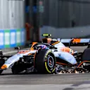 SINGAPORE, SINGAPORE - SEPTEMBER 17: Logan Sargeant of United States driving the (2) Williams FW45 Mercedes with a broken front wing during the F1 Grand Prix of Singapore at Marina Bay Street Circuit on September 17, 2023 in Singapore, Singapore. (Photo by Clive Rose/Getty Images)