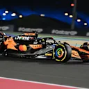 LUSAIL CITY, QATAR - NOVEMBER 29: Oscar Piastri of Australia driving the (81) McLaren MCL38 Mercedes on track during Sprint Qualifying ahead of the F1 Grand Prix of Qatar at Lusail International Circuit on November 29, 2024 in Lusail City, Qatar. (Photo by Clive Mason/Getty Images)
