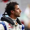 JEDDAH, SAUDI ARABIA - MARCH 08: 14th placed qualifier Daniel Ricciardo of Australia and Visa Cash App RB walks in the Pitlane during qualifying ahead of the F1 Grand Prix of Saudi Arabia at Jeddah Corniche Circuit on March 08, 2024 in Jeddah, Saudi Arabia. (Photo by Peter Fox - Formula 1/Formula 1 via Getty Images)