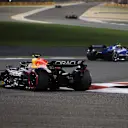 BAHRAIN, BAHRAIN - APRIL 13: Carlos Sainz of Spain driving the (55) Williams FW47 Mercedes leads Yuki Tsunoda of Japan driving the (22) Oracle Red Bull Racing RB21 on track during the F1 Grand Prix of Bahrain at Bahrain International Circuit on April 13, 2025 in Bahrain, Bahrain. (Photo by Mark Thompson/Getty Images)