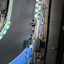 JEDDAH, SAUDI ARABIA - APRIL 18: Marshals assist Yuki Tsunoda of Japan driving the (22) Oracle Red Bull Racing RB21 after a crash during practice ahead of the F1 Grand Prix of Saudi Arabia at Jeddah Corniche Circuit on April 18, 2025 in Jeddah, Saudi Arabia. (Photo by Rudy Carezzevoli/Getty Images)