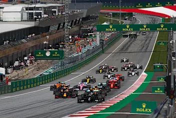 VALTTERI BOTTAS (FIN) MERCEDES AMG F1 W11 LEADS AT THE START OF THE