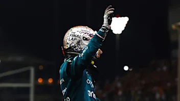 vettel-wave.jpg