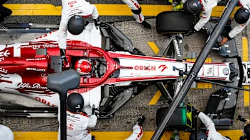 RAIKKONEN Kimi (fin), Alfa Romeo Racing ORLEN C39, action pitstop during the Formula 1 Aramco Gran