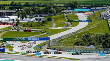 Start of the race, 44 HAMILTON Lewis (gbr), Mercedes AMG F1 GP W11 Hybrid EQ Power+, 33 VERSTAPPEN