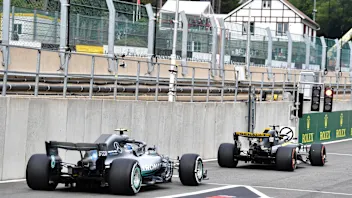 Nico Hulkenberg, Renault Sport F1 Team R.S. 18 and Valtteri Bottas, Mercedes AMG F1 W09 at Formula
