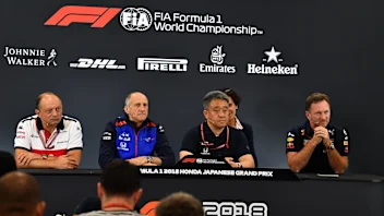 (L to R): Frederic Vasseur, Alfa Romeo Sauber F1 Team, Team Principal, Franz Tost, Scuderia Toro