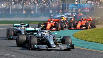 MELBOURNE GRAND PRIX CIRCUIT, AUSTRALIA - MARCH 17: Valtteri Bottas, Mercedes AMG W10, leads Lewis