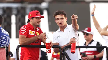 DOHA, QATAR - NOVEMBER 21: Lando Norris of Great Britain and McLaren F1 and Carlos Sainz of Spain
