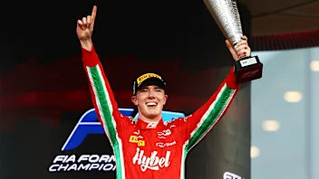 vesti-abu-dhabi-f2-win-2023.png