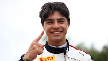 marti-f3-spa-pole.png