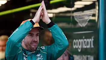 alonso-barcelona-practice-fans-2023-2.png