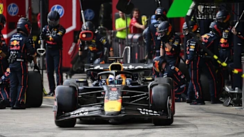 Verstappen%20Brazil%20pit%20lane.jpg