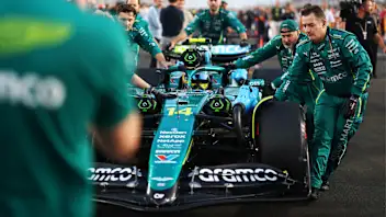 LUSAIL CITY, QATAR - NOVEMBER 28: Oscar Piastri of Australia driving the (81) McLaren MCL39