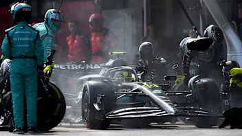 hamilton-baku-pit-stop.png