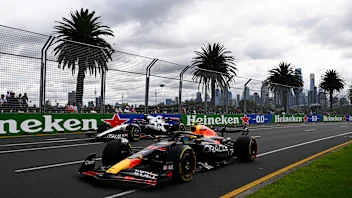 MELBOURNE, AUSTRALIA - MARCH 31: Nyck de Vries of Netherlands driving the (21) Scuderia AlphaTauri