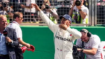 www.sutton-images.com

Pole sitter Lewis Hamilton (GBR) Mercedes-AMG F1 celebrates in parc ferme at