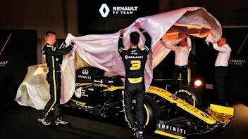 Nico Hulkenberg (GER) Renault Sport F1 Team; Daniel Ricciardo (AUS) Renault Sport F1 Team; Remi