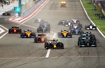 BAHRAIN, BAHRAIN - MARCH 28: Max Verstappen of the Netherlands driving the (33) Red Bull Racing