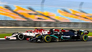 ISTANBUL PARK, TURKEY - NOVEMBER 13: Antonio Giovinazzi, Alfa Romeo Racing C39, leads Valtteri
