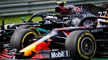 Valtteri Bottas (FIN) Mercedes AMG F1 W11 and Max Verstappen (NLD) Red Bull Racing RB16 battle for