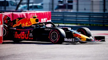 Alexander Albon (THA) Scuderia Toro Rosso STR14 crashes in Q1.
28.09.2019. Formula 1 World