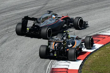 Fernando Alonso (ESP) McLaren MP4-30 and Sergio Perez (MEX) Force India VJM08 bttle at Formula One
