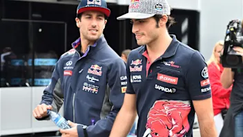 Daniel Ricciardo (AUS) Red Bull Racing and Carlos Sainz jr (ESP) Scuderia Toro Rosso at Formula One