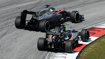 Fernando Alonso (ESP) McLaren MP4-30 and Sergio Perez (MEX) Force India VJM08 bttle at Formula One