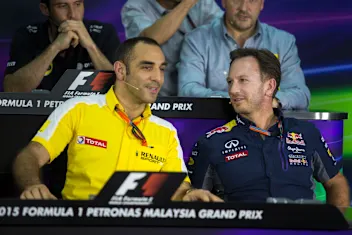 Cyril Abiteboul, Renault F1 Managing Director and Christian Horner (GBR) Red Bull Racing Team