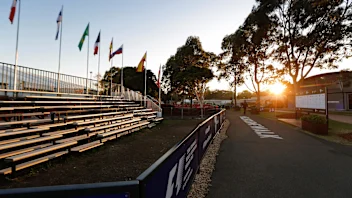 The Melbourne walk at sunrise at Formula One World Championship, Rd1, Australian Grand Prix, Race,