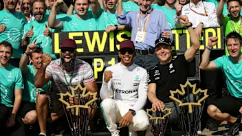 Race winner Lewis Hamilton (GBR) Mercedes AMG F1 celebrates with Valtteri Bottas (FIN) Mercedes AMG