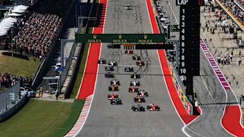 Lewis Hamilton (GBR) Mercedes-Benz F1 W08 Hybrid and Sebastian Vettel (GER) Ferrari SF70-H battle