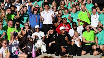 Lewis Hamilton (GBR) Mercedes AMG F1 celebrates with his Mother Carmen Lockhart (GBR), Valtteri