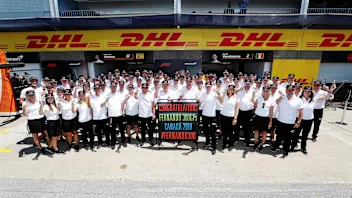 Fernando Alonso (ESP) McLaren celebrates his 300th GP with the team at Formula One World