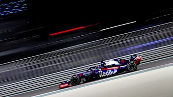 ABU DHABI, UNITED ARAB EMIRATES - DECEMBER 01: Daniil Kvyat driving the (26) Scuderia Toro Rosso