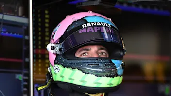MELBOURNE GRAND PRIX CIRCUIT, AUSTRALIA - MARCH 15: Daniel Ricciardo, Renault during the Australian