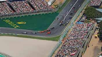 MELBOURNE GRAND PRIX CIRCUIT, AUSTRALIA - MARCH 17: Valtteri Bottas, Mercedes AMG W10, leadsLewis