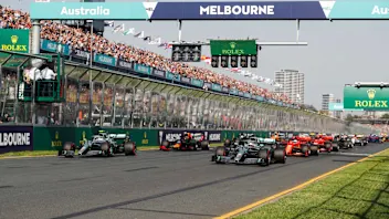 MELBOURNE GRAND PRIX CIRCUIT, AUSTRALIA - MARCH 17: The lights go out and Lewis Hamilton, Mercedes
