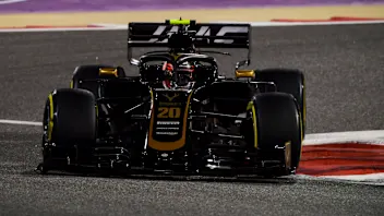 BAHRAIN INTERNATIONAL CIRCUIT, BAHRAIN - MARCH 29: Kevin Magnussen, Haas VF-19 during the Bahrain