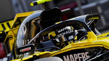 BAHRAIN INTERNATIONAL CIRCUIT, BAHRAIN - MARCH 30: Nico Hulkenberg, Renault R.S. 19 during the