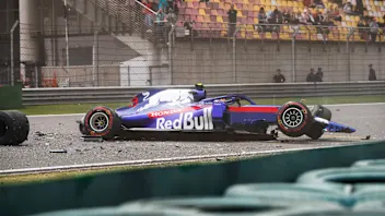 SHANGHAI INTERNATIONAL CIRCUIT, CHINA - APRIL 13: Alexander Albon, Toro Rosso STR14 crashes in FP3